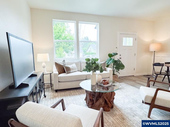 Property Photo:  1162 (1166) 7th St NW  OR 97304 