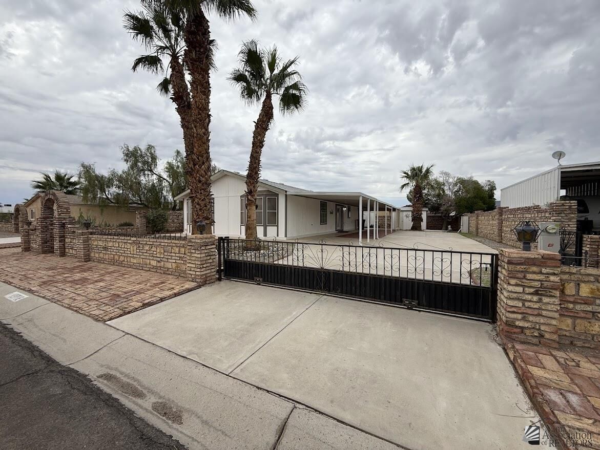 Property Photo: 13718 E 50 St AZ 85367