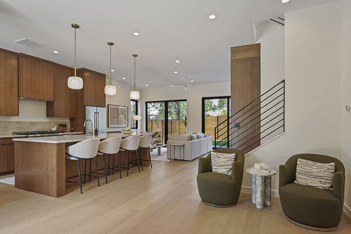 Property Photo:  308 El Paso Street  TX 78704 