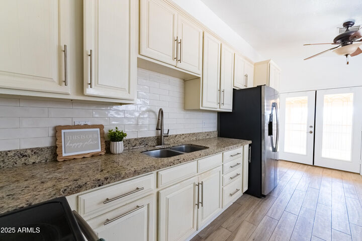 Property Photo: 4724 N 73rd Avenue AZ 85033