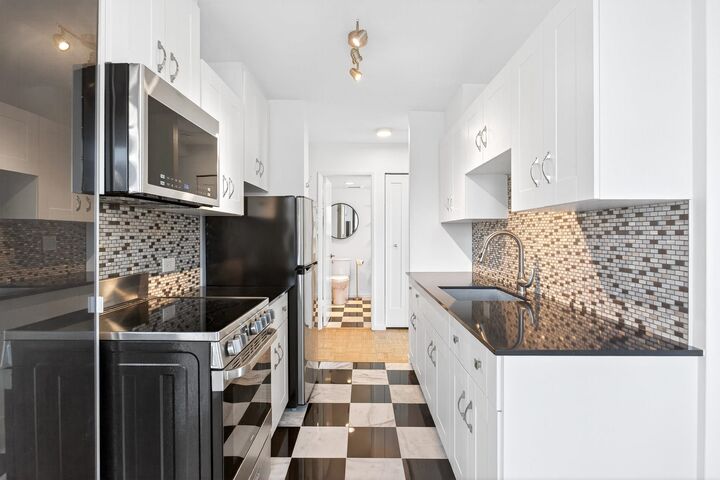 Photo de la propriété:  1330 Harwood Street  BC V6E 1S8