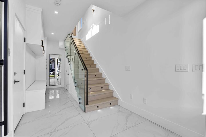 Photo de la propriété:  16633 18A Avenue 102  BC V3Z 1A2 