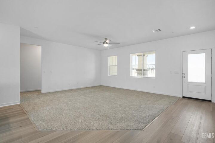 Property Photo: 8302 Gray Jay Court CA 93306