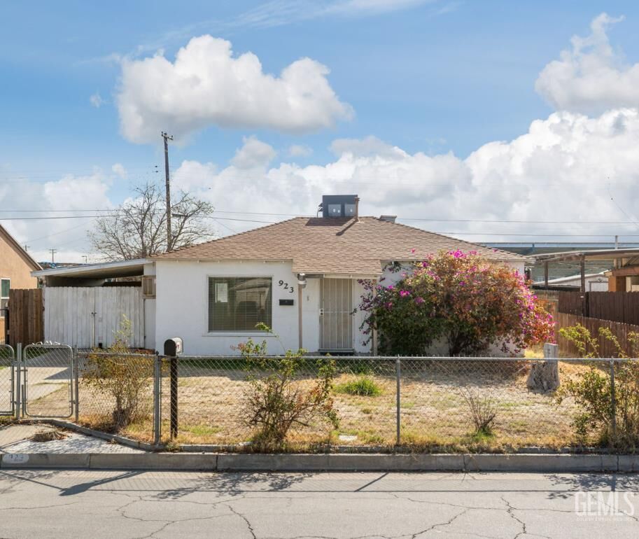 Property Photo: 923 Townsley Avenue CA 93304