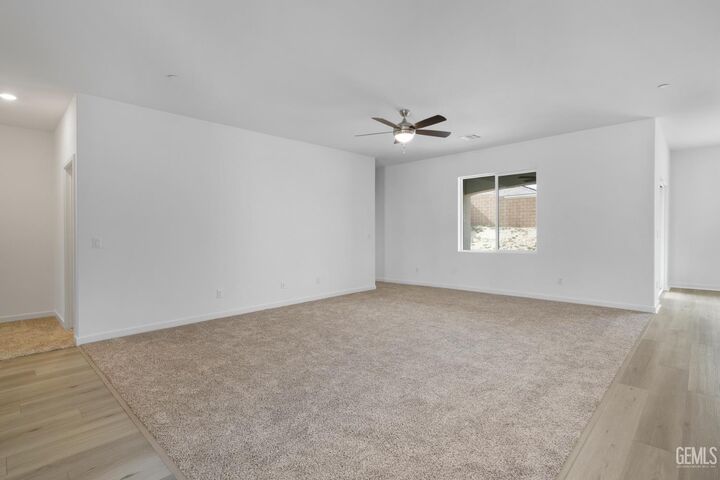 Property Photo: 8203 Baldivia Court CA 93306