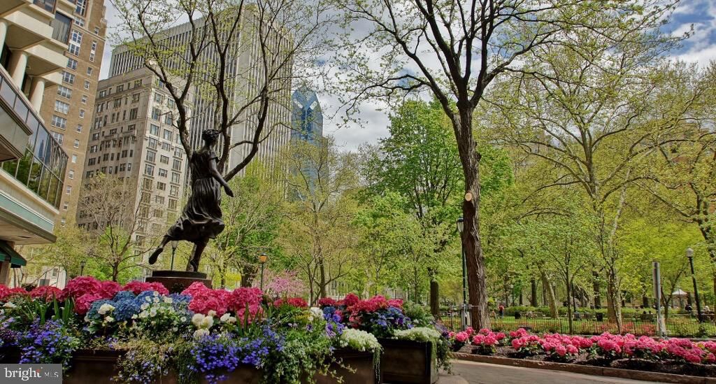 Property Photo:  202 W Rittenhouse Square 10 2601  PA 19103 