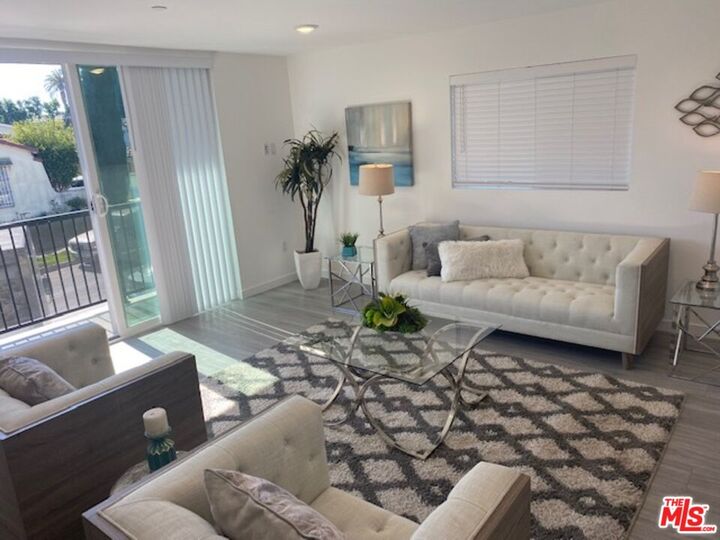 Property Photo:  8631 Olin St  CA 90034