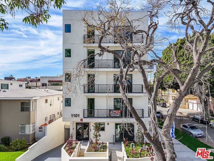 Property Photo: 1101 S Bedford St CA 90035