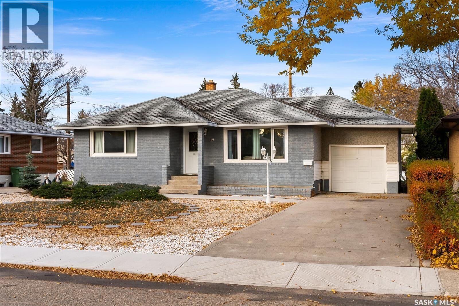 Property Photo:  19 Johnstone Street  SK S4R 4R3 