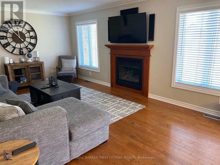 Property Photo:  33 St Alexi Walk East  ON K4A 0H2