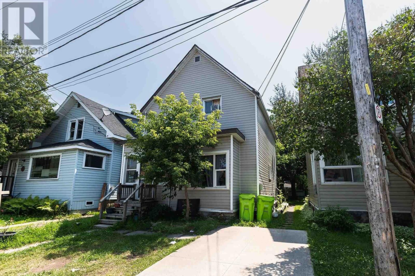 Photo de la propriété:  22 Blucher St  ON P6A 2V4