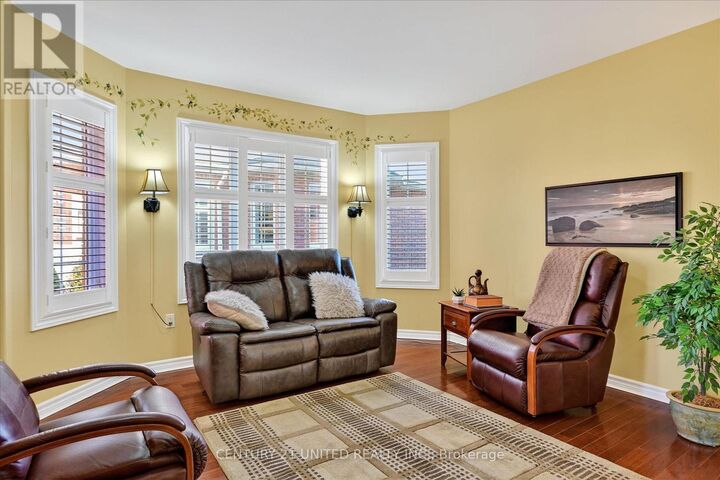 Property Photo:  6 Village Crescent  ON K9J 8S7 