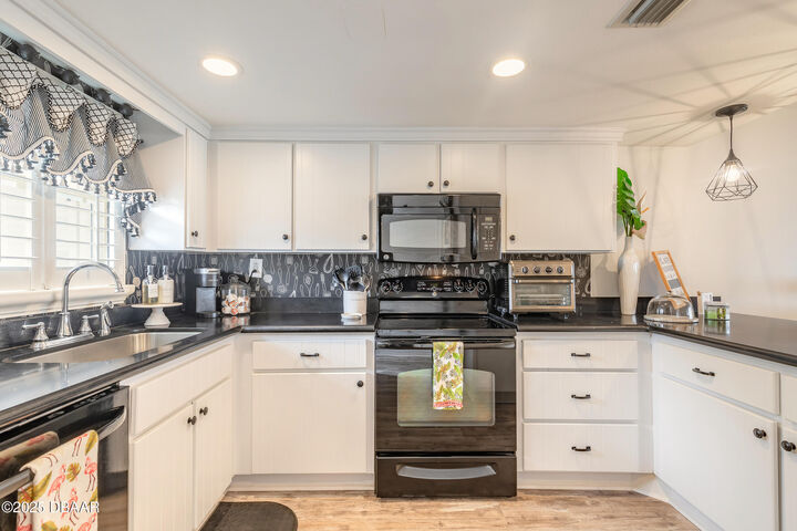 Property Photo:  4831 Saxon Drive Unit 106  FL 32169