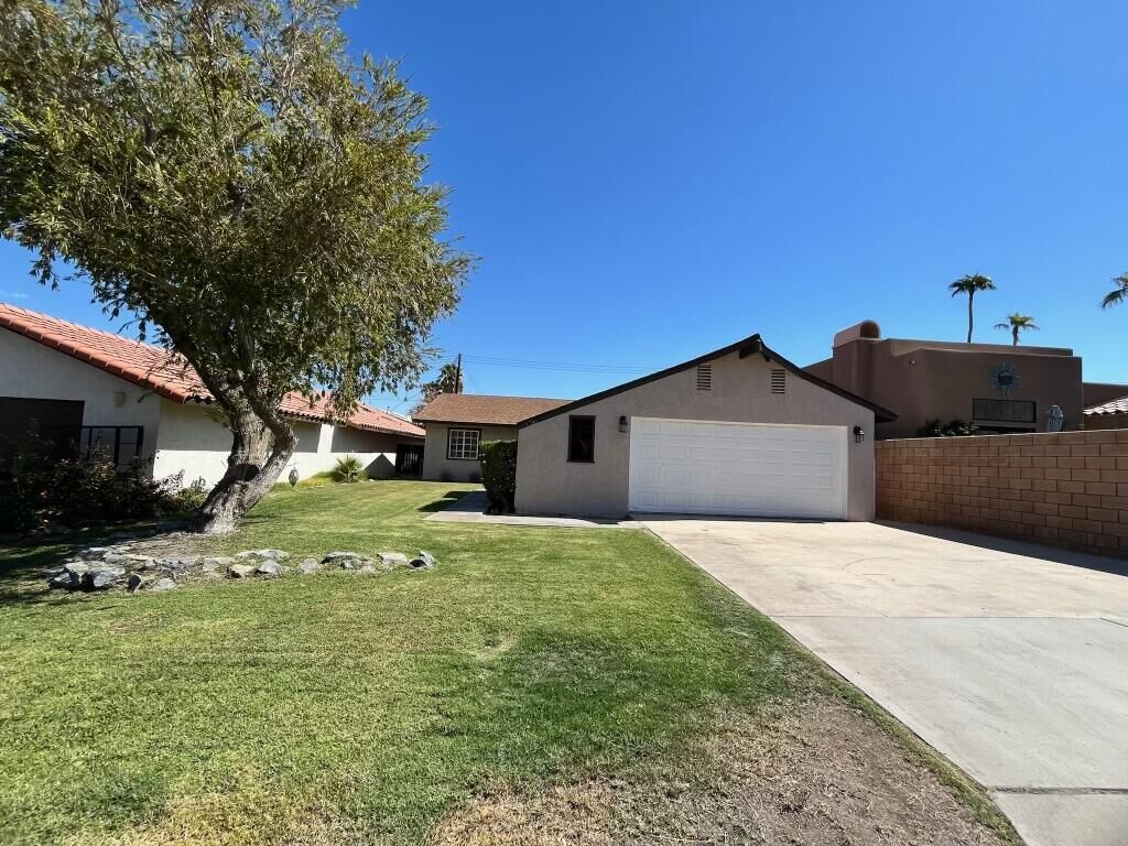 Property Photo: 51780 51780 Avenida Diaz CA 92253