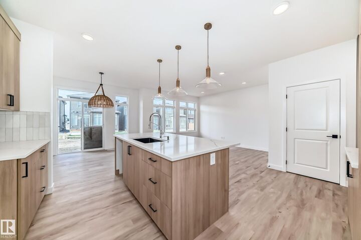 20616 43 Avenue NW  Edmonton AB T6M 3E3 photo