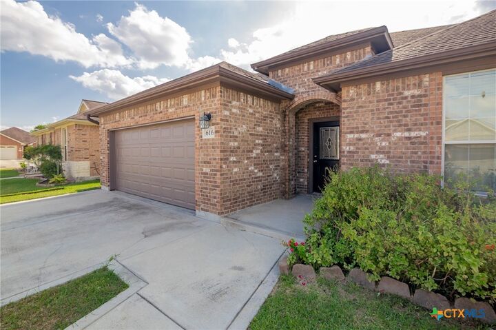 Property Photo:  616 Mason Circle  TX 77904 