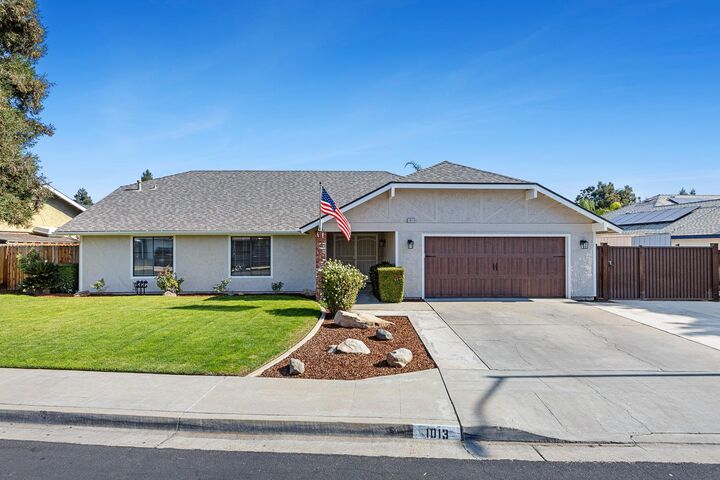 1013 Carolina Avenue  Clovis CA 93611 photo
