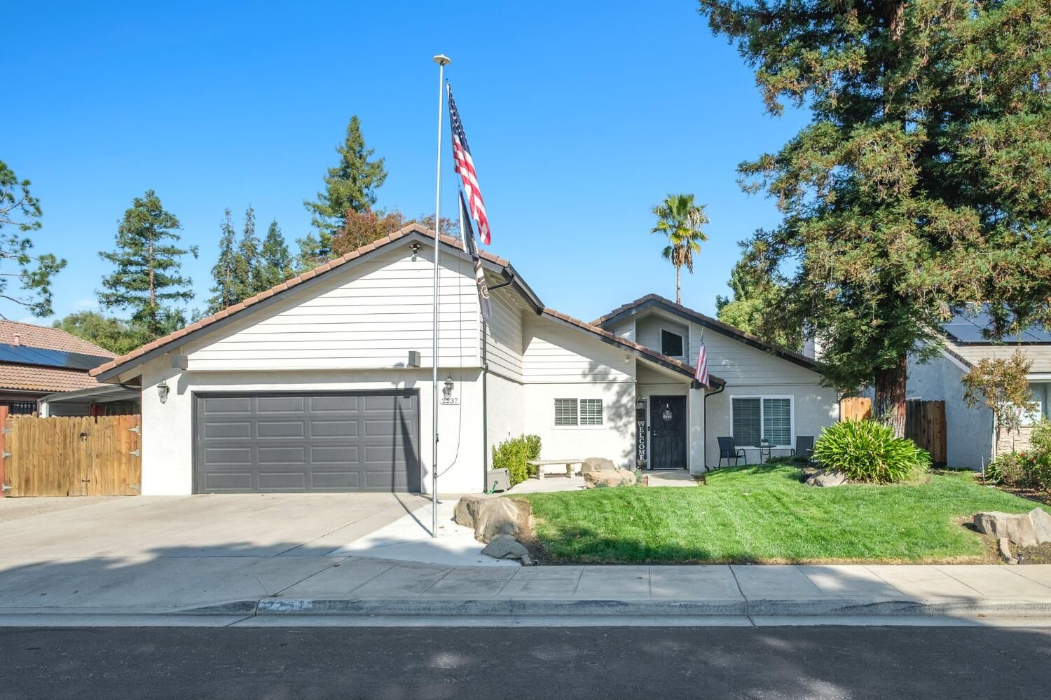 Property Photo:  2237 Los Altos Avenue  CA 93611 