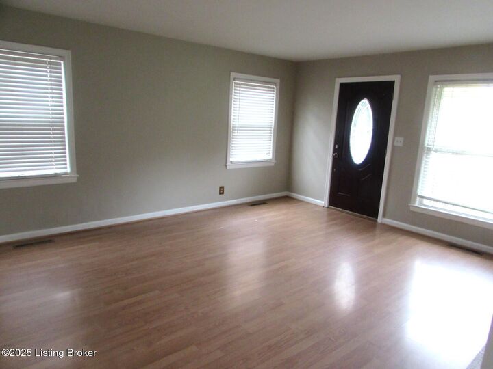 Property Photo: 228 N Birchwood Ave KY 40206