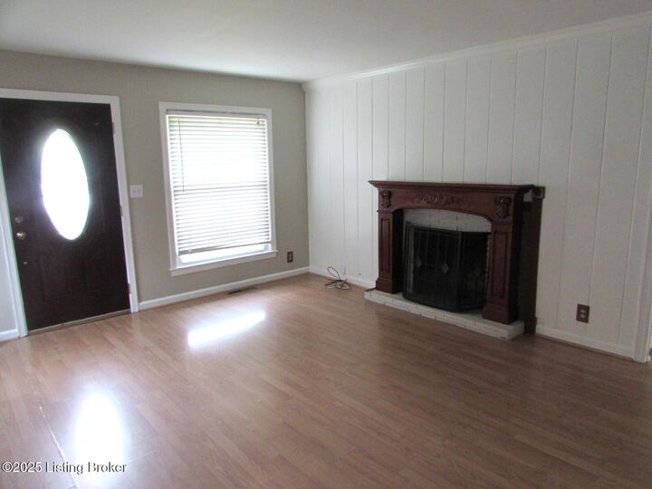 Property Photo: 228 N Birchwood Ave KY 40206