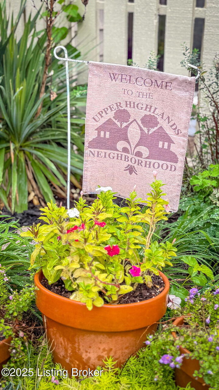 Property Photo: 1935 Gardiner Ln G97 KY 40205