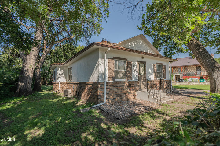 102 W Custer Park Street  Bismarck ND 58501 photo