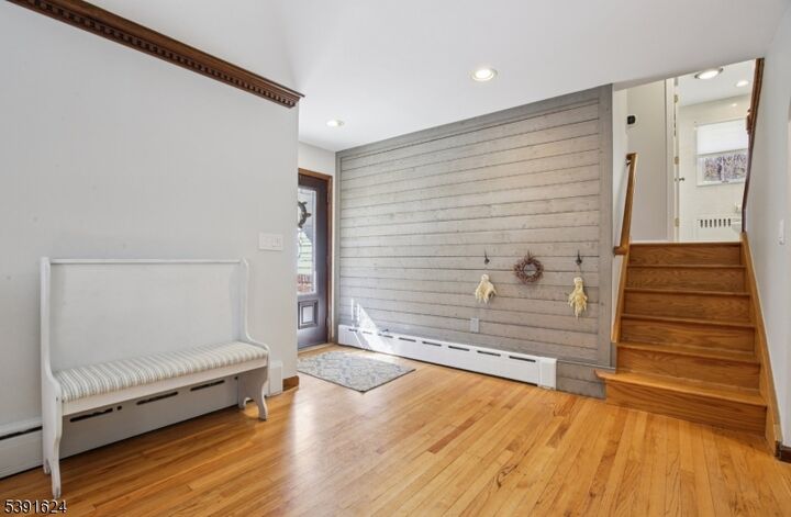 Property Photo:  4 Ledgewood Trl  NJ 07405