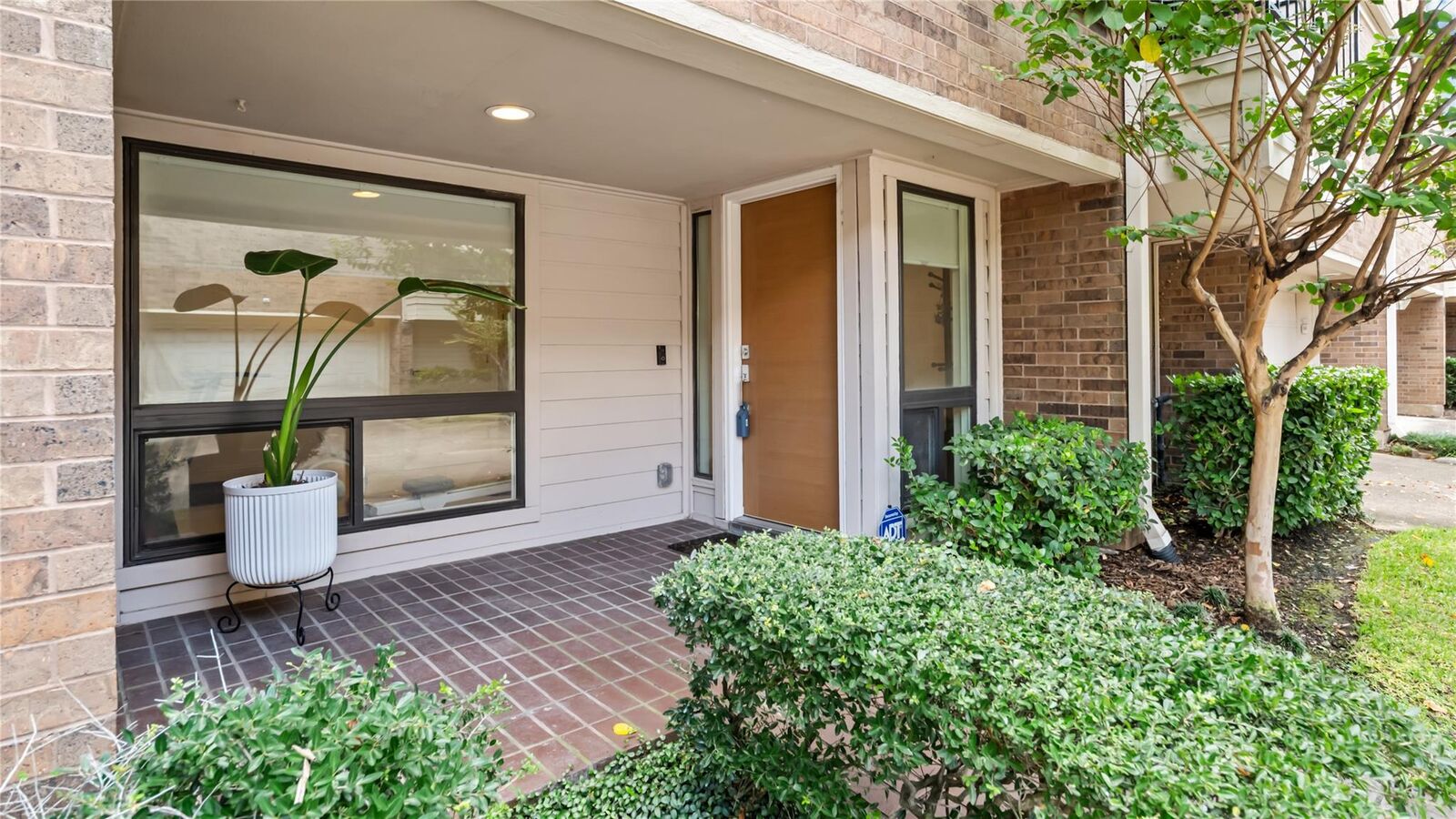 Property Photo:  4728 Post Oak Timber Drive 56  TX 77056