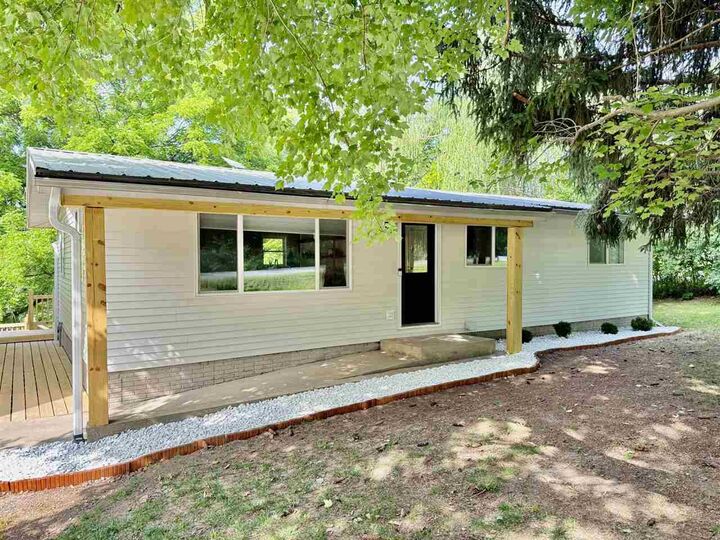 Property Photo:  2765 Anchorage Rd NE  IA 52333 