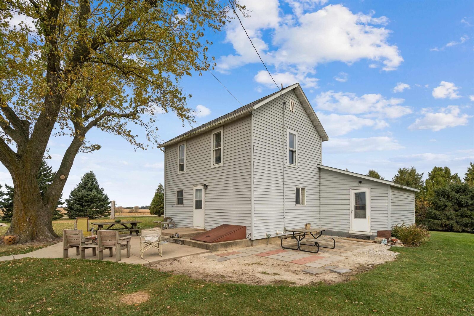 Property Photo:  6262 N Ave  IA 50655