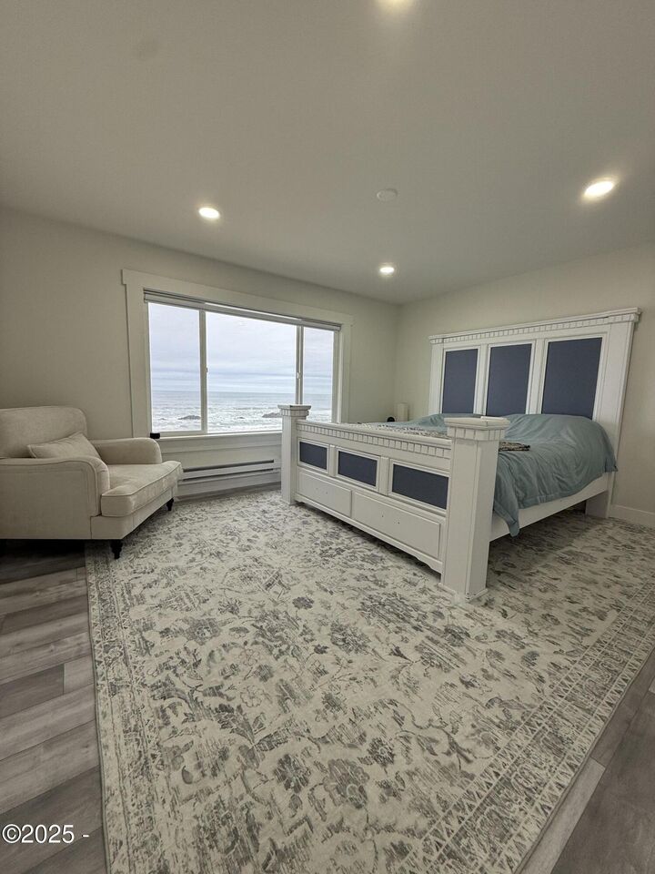 Property Photo: 3929 NW Jetty Avenue 3 OR 97367