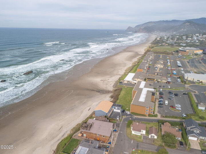 Property Photo:  3929 NW Jetty Avenue 3  OR 97367 