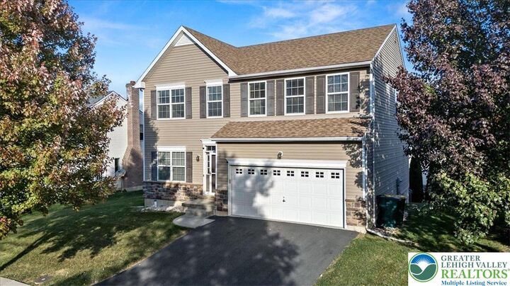 17 Stonecreek Court  Easton PA 18045 photo