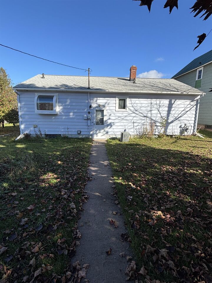 Property Photo:  915 Prentice Ave  WI 54806 
