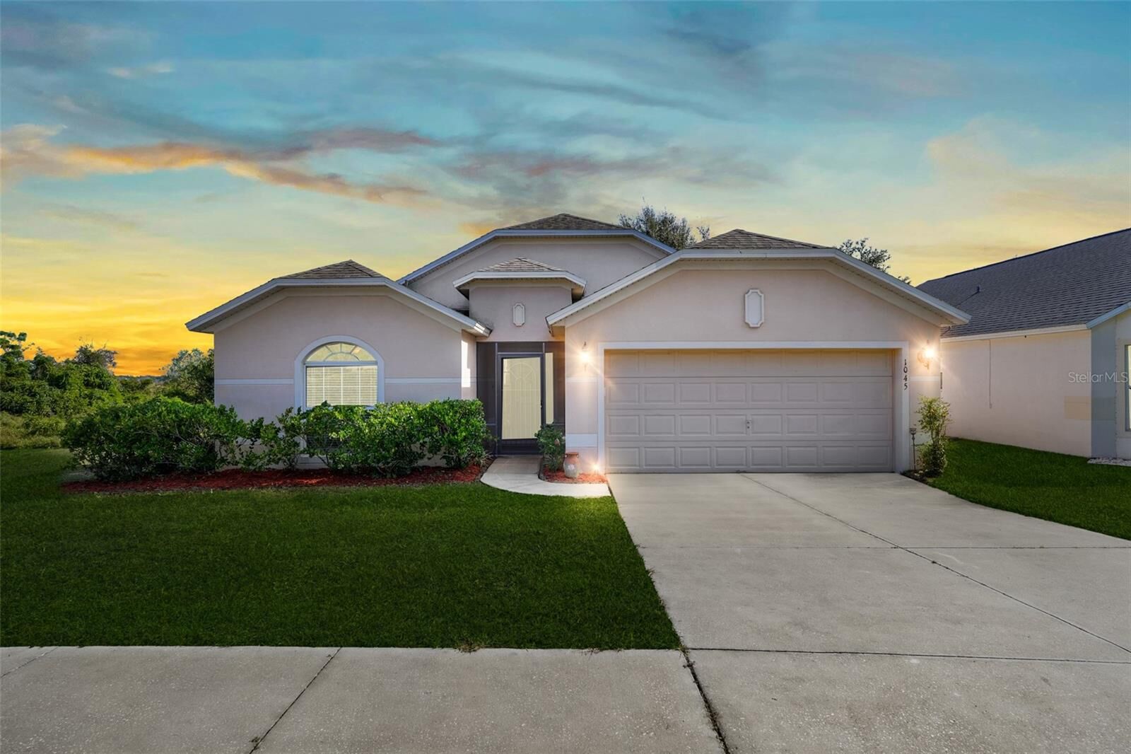 Property Photo: 1045 Bluegrass Drive FL 34736