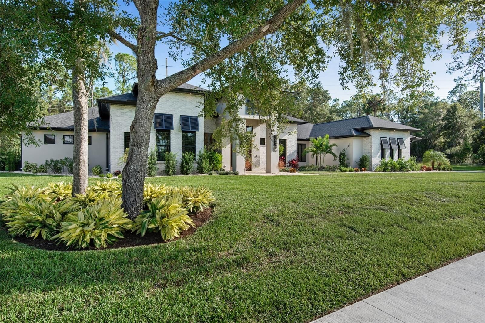 Property Photo: 3106 Crossing Pine Lane FL 32168