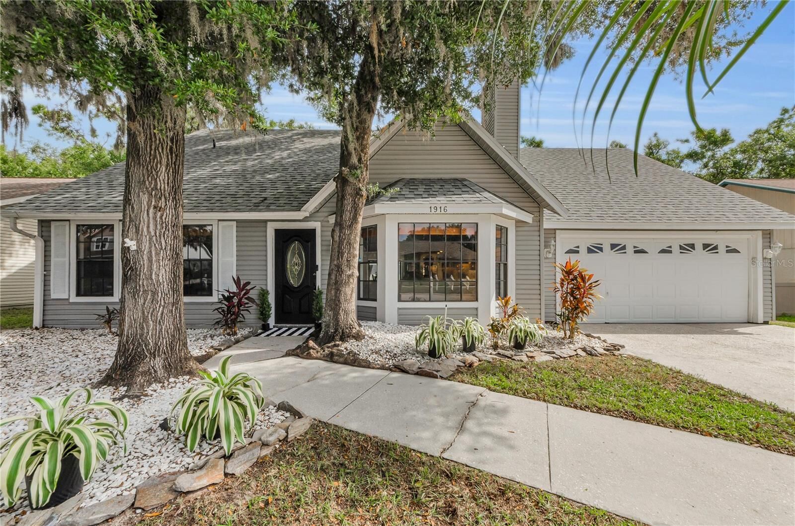 Property Photo:  1916 River Crossing Drive  FL 33596 