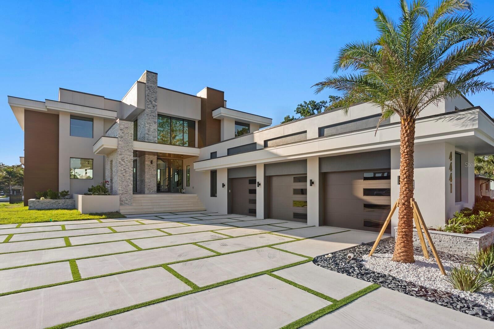 Property Photo: 4441 Pompano Drive SE FL 33705