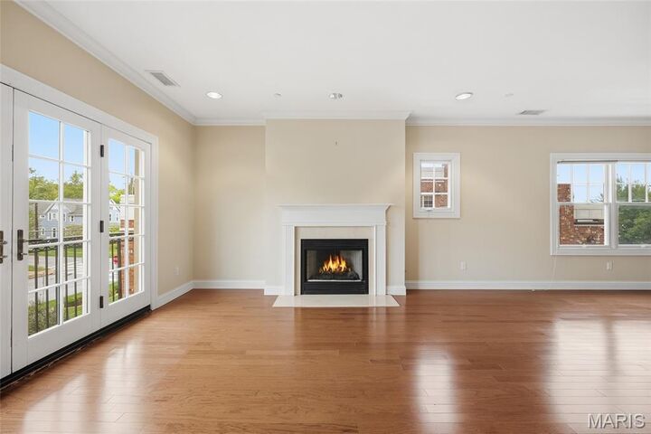 Property Photo:  211 N Taylor Avenue 201  MO 63122 