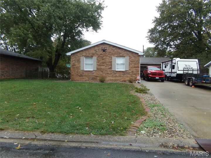 180 Keeven Drive  Highland IL 62249 photo