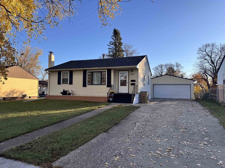 Property Photo:  1501 SE 1st Street  ND 58701 