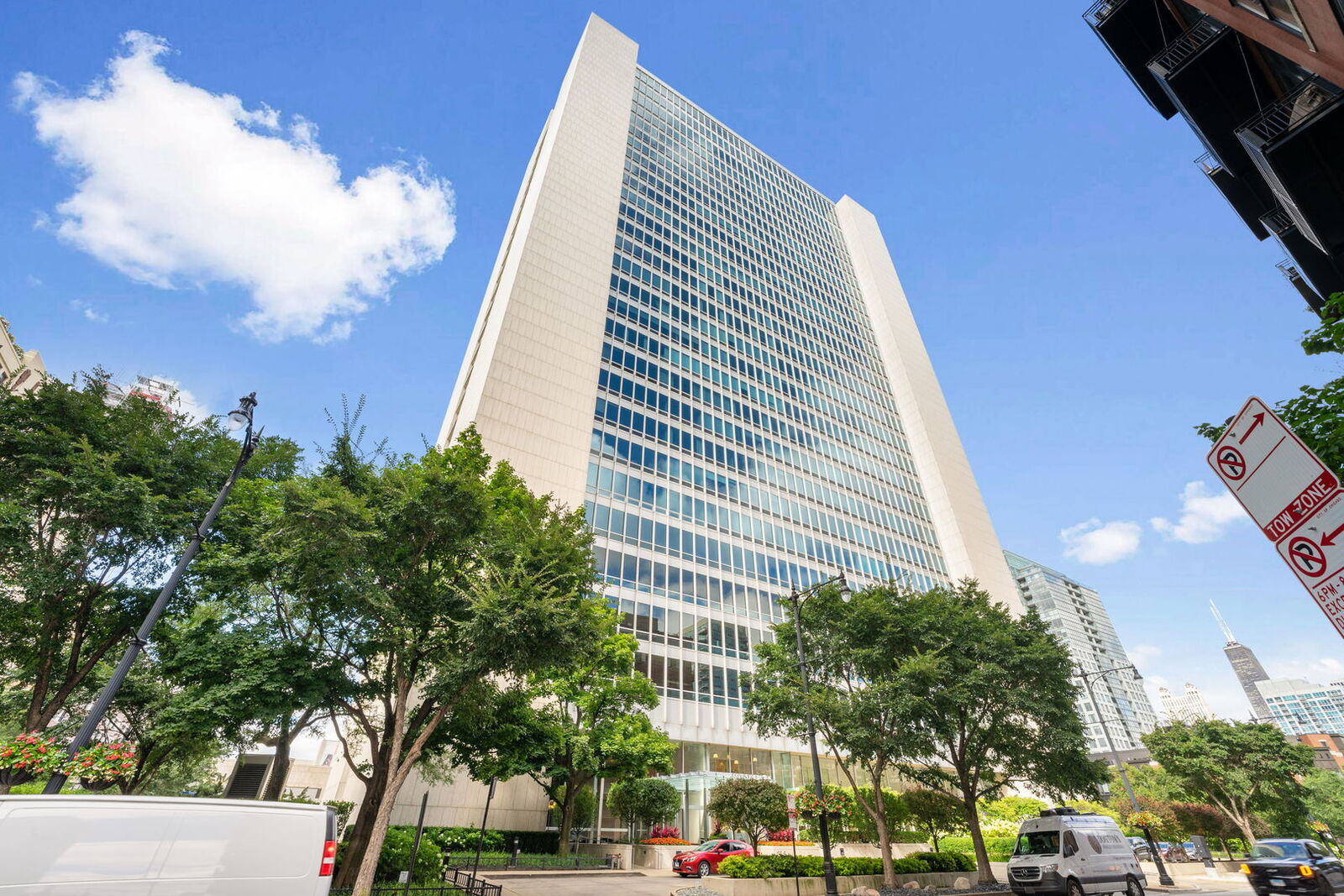 Property Photo:  500 W Superior Street 1907  IL 60654