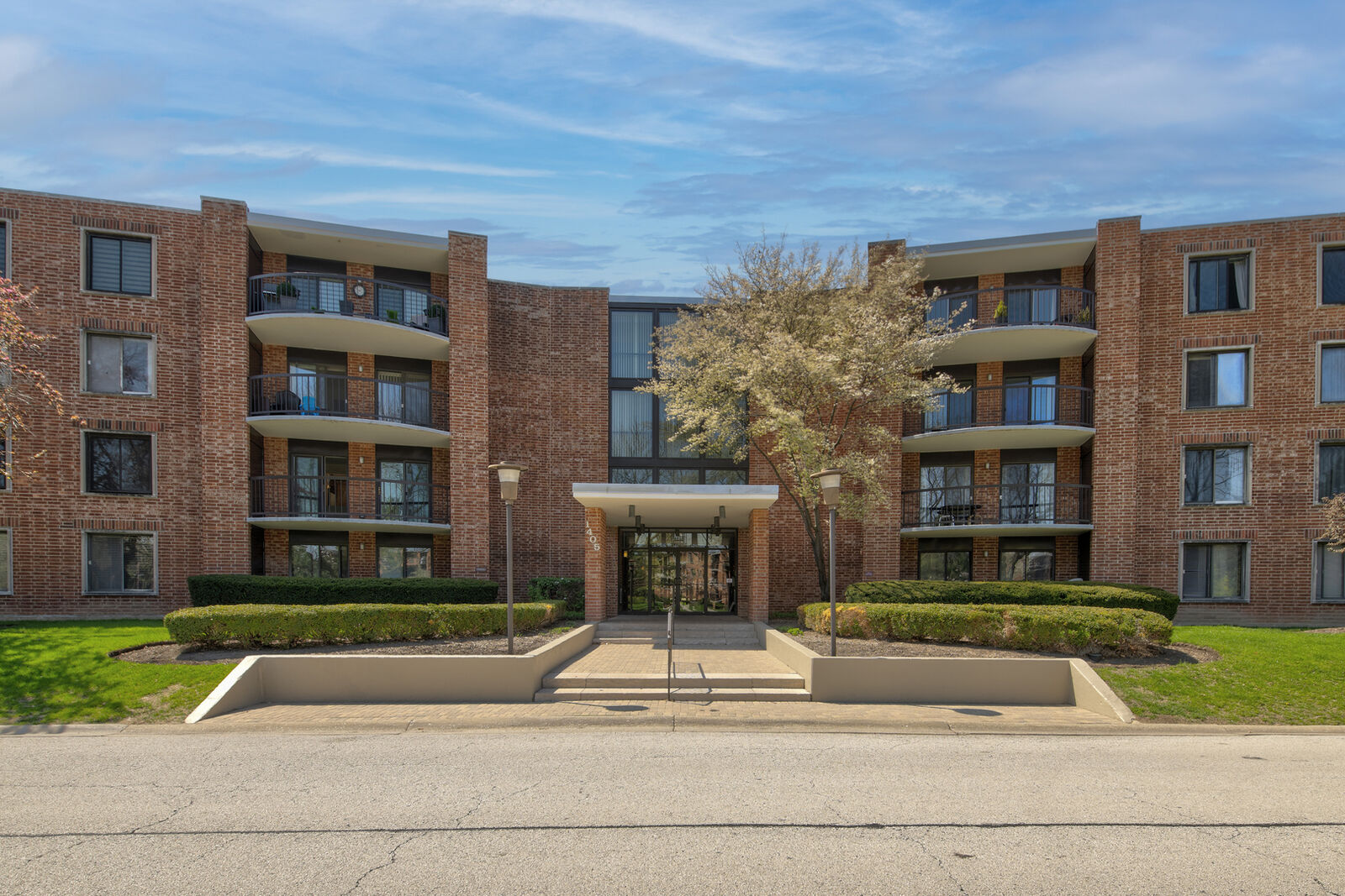 Property Photo:  1405 E Central Road 316B  IL 60005