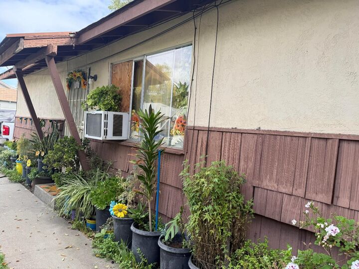 Property Photo: 560 Las Palmas Avenue CA 95815