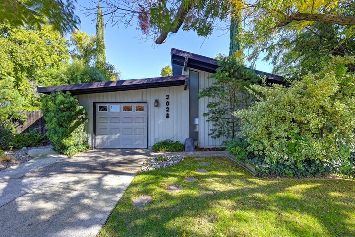 Property Photo: 2028 Clearfield Way CA 95608