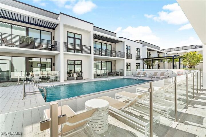 Property Photo:  850 Central Avenue 202  FL 34102