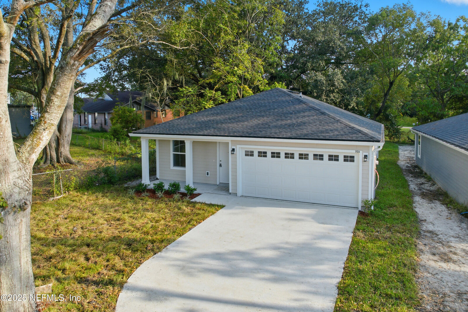Property Photo: 5124 Shenandoah Avenue FL 32254