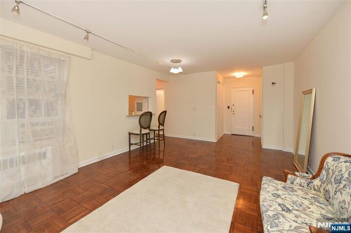 Property Photo:  5 Roosevelt Place 1F  NJ 07042