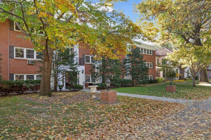 Property Photo: 456 Summit Avenue 203 MN 55102