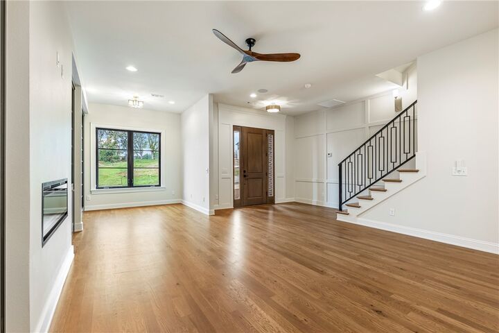 Property Photo:  1039 NW A Street  AR 72712